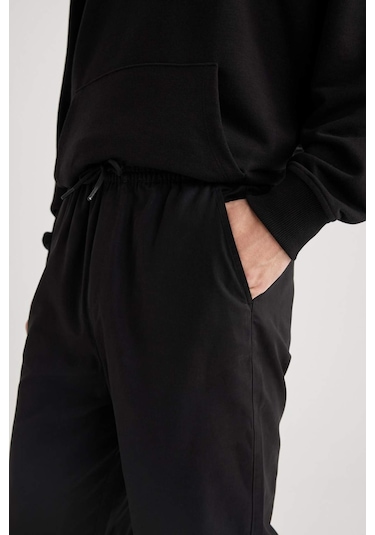 DeFacto Jogger Gabardin Pantolon Regular Beli Bağcıklı Cepli Lastikli Paça B7493AX24SPBK81