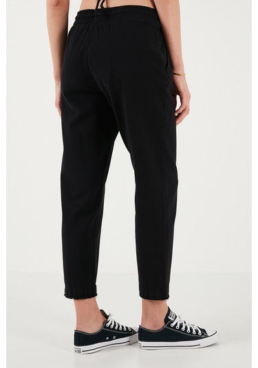 Lela Pamuklu Normal Bel Regular Fit Düz Paça Bayan Pantolon 668Yp42282S4 Siyah