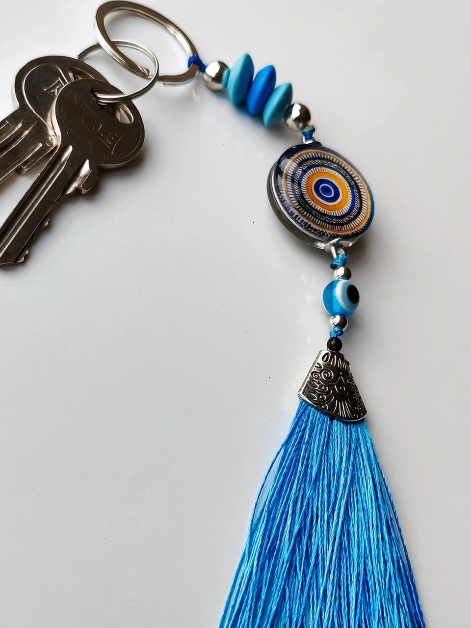 Desenli Cam Boncuklu Mavi Püsküllü Anahtarlık
