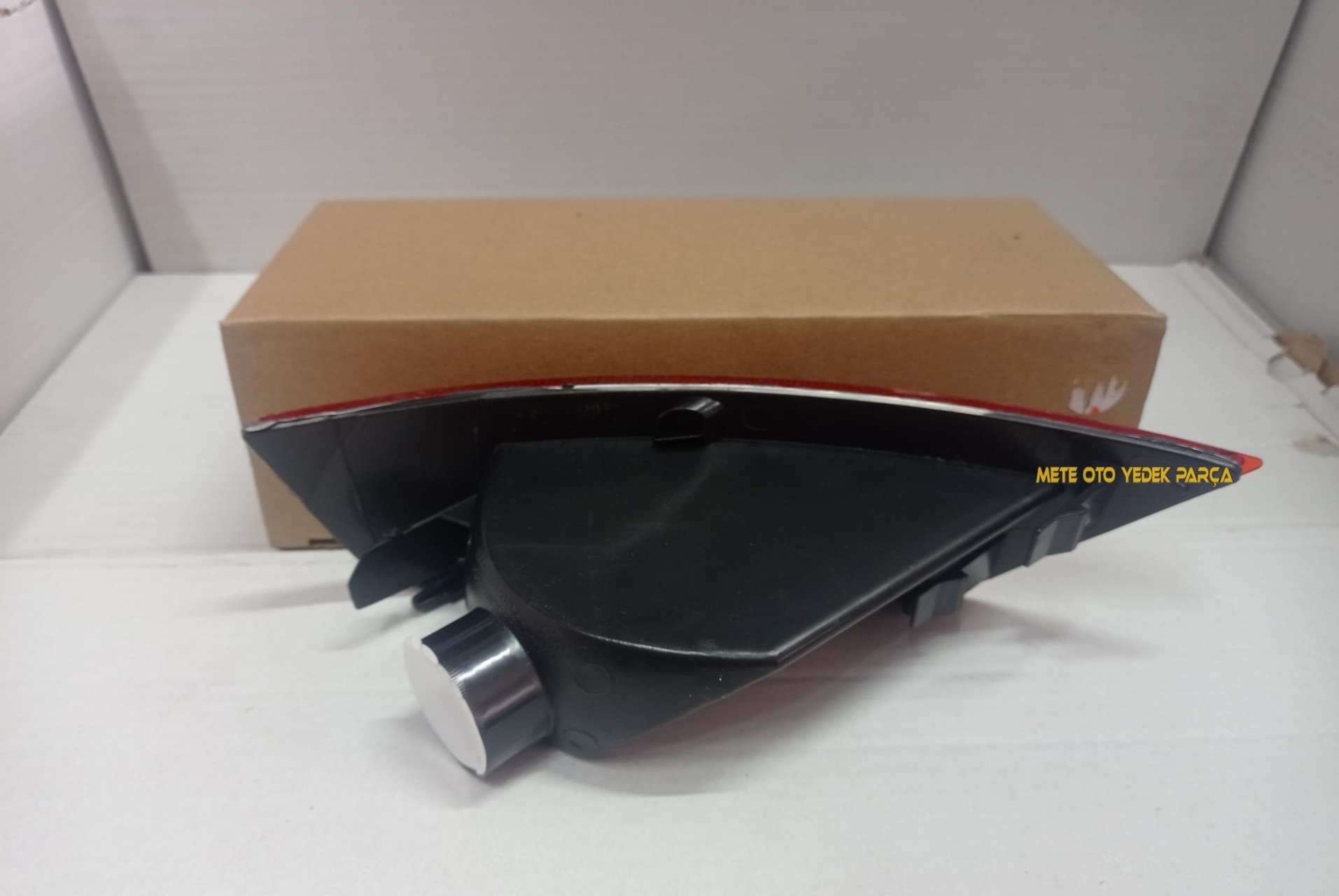 Ford Kuga Arka Lens Reflektör Sis Lambası Sağ Kırmızı 2013-2018