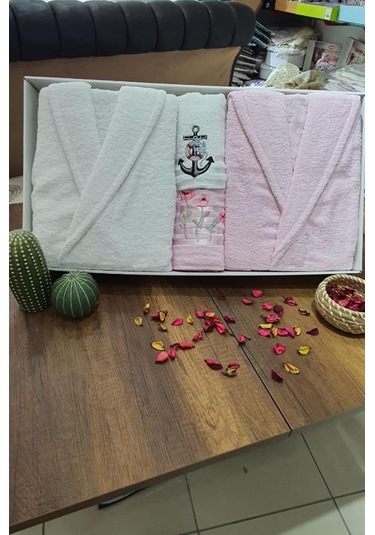 Çeyizlik Aile Bornoz Seti 4 Parça Pudra Beyaz Çok Renkli