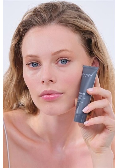 Alix Avien 12 Saat Kalıcı Pürüzsüz Ve Mat Görünüm Sağlayan Nemlendirici Mat Makyaj Bazı 30 ML