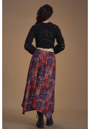 Kırmızı Etnik Desenli Biye Detaylı Asimetrik Kesimli Etek 001