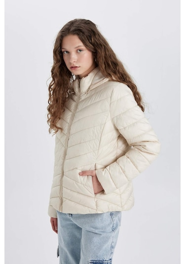 Defacto Su İtici Hafif Şişme Mont Kapüşonlu Kapitoneli Fermuarlı Cepli Basic Düz Mevsimlik B2030AX24AUBG414 Bej Defacto Su İtici Hafif Şişme Mont Kapüşonlu Kapitoneli Fermuarlı Cepli Basic Düz Mevsimlik B2030AX24AUBG414 Bej