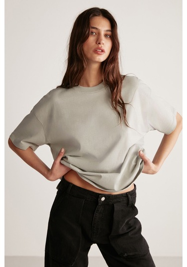 GRIMELANGE Jemmy Kadın %100 Organik Pamuk Relaxed Fit Yırtmaçlı Yuvarlak Yakalı Açık Gri T-shirt Açık Gri
