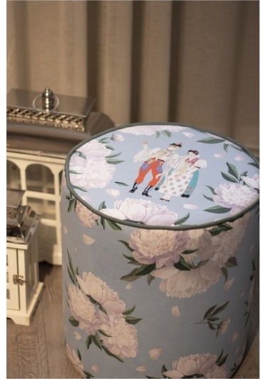 Blue-whıte Rose Puf Kumaşı Süettir. Uluslararası Solmama Sertifikasına Sahiptir. Çok Renkli