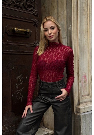 Kadın Yarım Balıkçı Yaka Full Esnek Dantel Bürümcük Spor Şık Tasarım Gece Bluzu Kırmızı