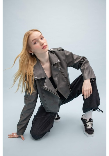 DeFacto Regular Kalıp Fermuarlı Eskitme Suni Deri Kısa Bomber Ceket B8663AX24SPAR153