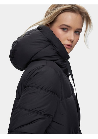 Uzun Boy Kapüşonlu Şişme Siyah Mont Siyah