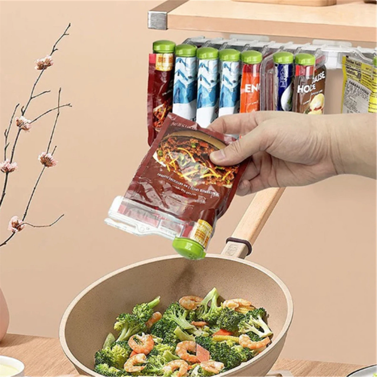 Kangvka Duvar Montlu 6 Delikli Baharat Çantası Depolama Rafı - Şeffaf Renk, Boşluk Tasarrufu, Kolay Erişimli Mutfak Organizatörü Beyaz