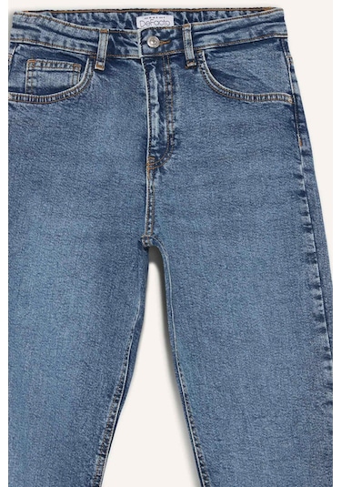 DeFacto Lina Comfort Mom Normal Bel Düz Paça Jean Kar Yıkamalı Pantolon D7943AX25SPNM28