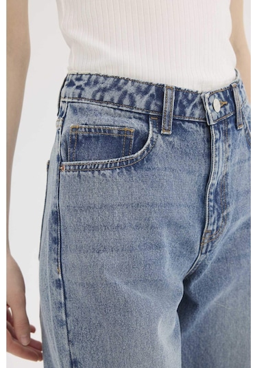 DeFacto Straight Wide Yüksek Bel Geniş Paça Uzun Jean Pantolon D7979AX25SPNM28 DeFacto Straight Wide Yüksek Bel Geniş Paça Uzun Jean Pantolon D7979AX25SPNM28