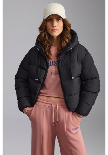 Chantal Kadın Kapüşonlu Kolu Lastikli Rüzgar Geçirmez Çift Cepli Şişme Siyah Mont