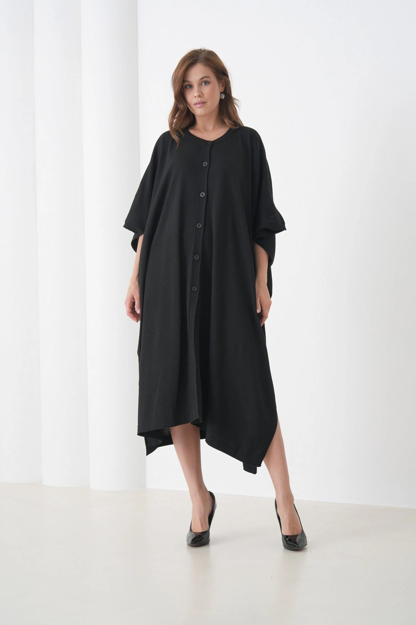 Kadın Tesettüre Uygun Önden Düğmeli Asimetrik Kesim Yarasa Kol Şık Geniş Kalıp Panço Ceket Siyah