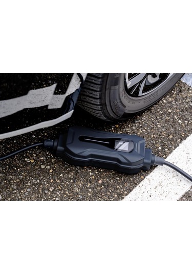 Brennenstuhl E-mobility Serisi  8 M Kablolu 10 A 2.3 KWEv Tipi Elektrikli Araç Şarj İstasyonu