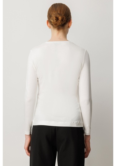 On Kadın Metal Aksesuarlı Sıfır Yaka Basic Bluz 61303 Ekru Ekru