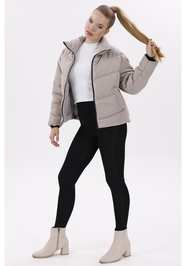 Kadın Dolgulu Puffer Mont - Yüksek Yaka, Suya Dayanıklı Bej