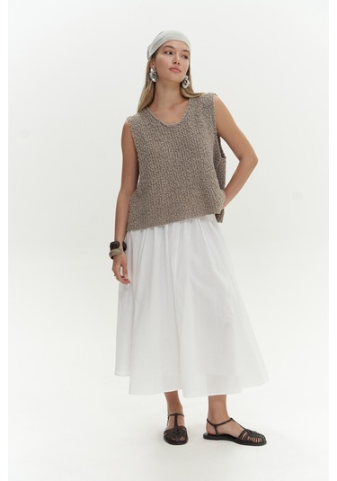 Amaya Bilek Hizasında Pileli Beyaz Etek Beyaz