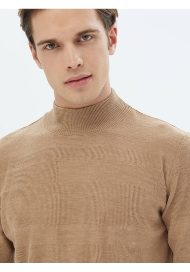 Deve Tüyü Yarım Balıkçı Yaka Jakarlı Yün Karışımlı Triko Bej