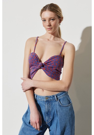 Regular Fit Normal Kesim Askılı Desenli Crop Bluz Renkli Regular Fit Normal Kesim Askılı Desenli Crop Bluz Renkli