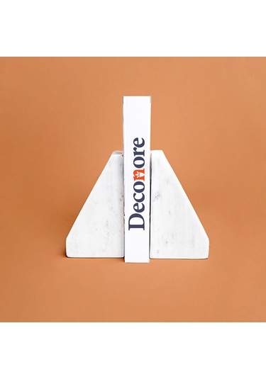 Tria Kitap Tutacağı