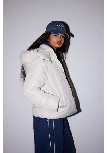 Defacto Rüzgar Geçirmez Regular Fit Kapüşonlu Mont F2819ax25wner238 Ekru-er238