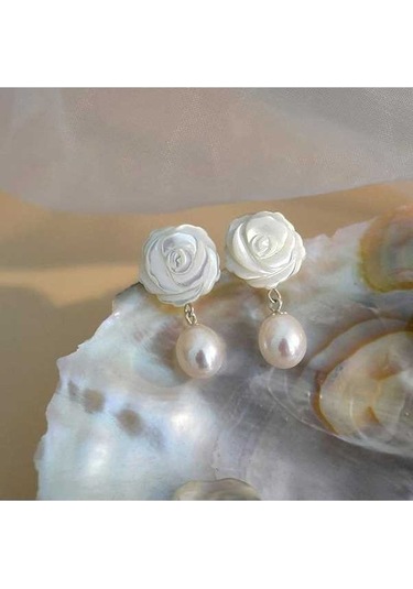 Novahub Doğal Tatlı Su İncisi, Kabuk Çiçek Küpe, 925 Ayar Gümüş, El Yapımı Kadın Küpe Hediye Beyaz