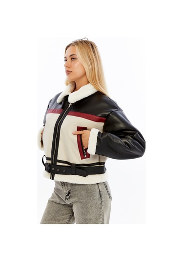 Kadın Beyaz Kürklü Tokalı Crop Mont Beyaz