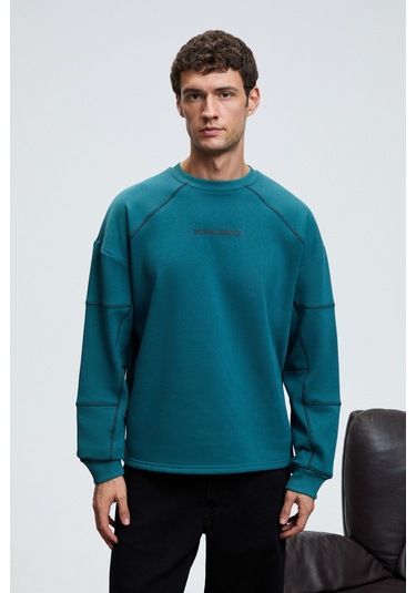 HAL Erkek Yuvarlak Yaka Önünde Ve Kollarında Süs Dikiş Detaylı Baskılı Regular Fit Yeşil Sweatshirt