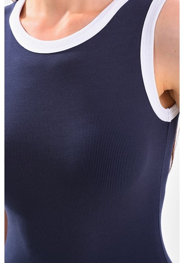 Beyaz Biyeli Kolsuz Diz Altı Fitilli Esnek Lacivert Kalem Elbise