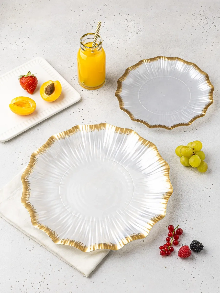 Family Co. Tek Kullanımlık Plastik Tabaklar. 20'li Paket. 415041944 100 adet