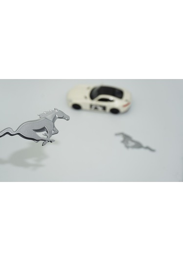 Dk Mustang Shelby Gt Koşan At Çamurluk Yanı Gri Logo Arma