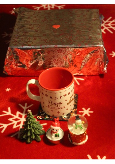 Yılbaşına Özel Kutulu Hediye Seti - Yeni Yıl Kupa & Kar Küresi & Bardak Altlığı & Mum