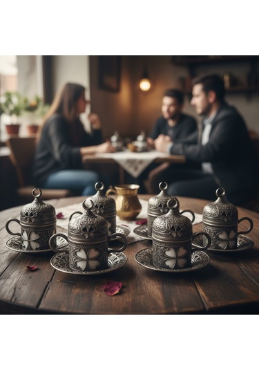 Yonca Desenli 6 Kişilik Porselenli Kapaklı 24 Parça Kalay Renk Fincan Seti Gri