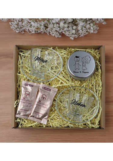 Bk Gift Kişiye Özel İsimli 2li Cam Kahve Fincanı & Türk Kahvesi & Gümüş Metal Kutuda Kokulu Mum Hediye Seti-4, Sevgiliye Hediye, Yıl Dönümü Hediyesi K
