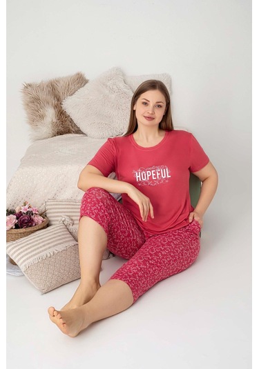 Kadın Bisiklet Yaka Düğmesiz Battal Kesim Viskon Kısa Kol Kapri Cepli Büyük Beden Pijama Takımı Nar Çiçeği Narçiçeği Kadın Bisiklet Yaka Düğmesiz Battal Kesim Viskon Kısa Kol Kapri Cepli Büyük Beden Pijama Takımı Nar Çiçeği Narçiçeği