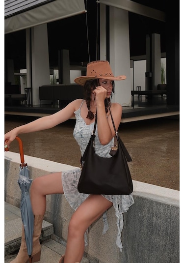 Guts Charmlı Salaş Omuz Çantası Siyah Siyah