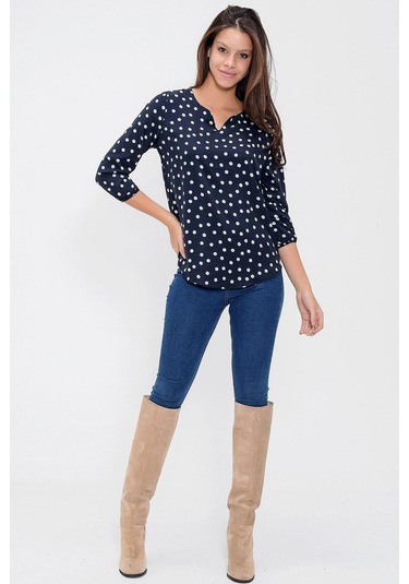 Kadın Lacivert Yakası Yırtmaçlı Krep Bluz Truvakar Kol Puantiyeli Ve Giy Çık - Tesettüre Uygun Lacivert Kadın Lacivert Yakası Yırtmaçlı Krep Bluz Truvakar Kol Puantiyeli Ve Giy Çık - Tesettüre Uygun Lacivert