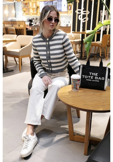 Lela Çizgili Oversize Fit Bisiklet Yaka Düğmeli Crop Triko Bayan Hırka 4615567 Gri