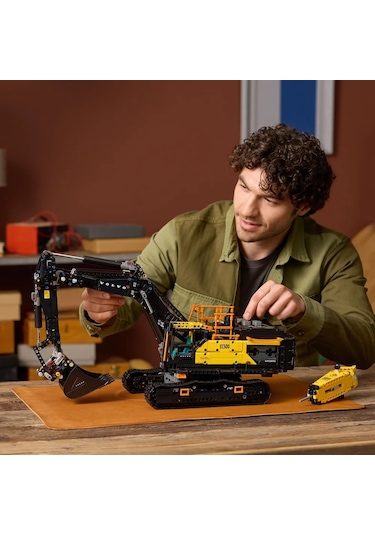 LEGO® Technic Volvo EC500 Hybrid Ekskavatör 42215- Yetişkinler için Motorlu İnşaat Aracı Yapım Seti (2359 Parça)