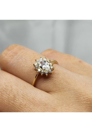 Gümüş Yüzük - 1.10 Karat Oval 0.24 Karat Swarovski Taşlı Anturajlı 925 Ayar Gümüş Hediyelik Yüzük Sarı