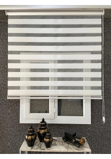 Beyaz Geniş Pliseli Zebra Stor Perde Eteği Dilimli Alüminyum Kasa+metal Ayak Beyaz