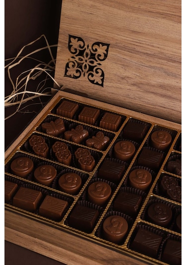 Moon Chocolate Special Handmade Dolgulu Çikolata Ahşap Kutu 40'lı
