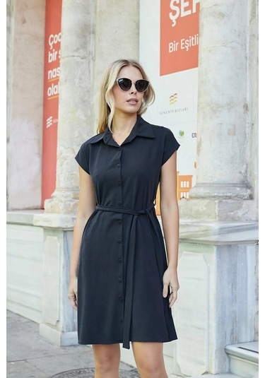 Kadın İpeksi Modal Kumaş Yakalı Düşük Omuzlu Diz Altı Kuşaklı Düğmeli Elbise-siyah Siyah