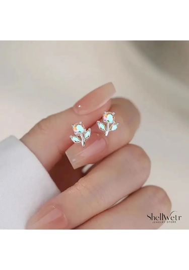 Tulisse Laleli Gümüş Kaplama Çivili Küpe Sevdiklerinize Ve Kendinize En Özel Hediye Gümüş