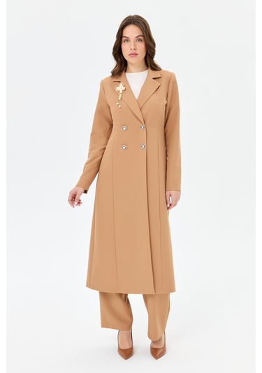 Broşlu Kruvaze Uzun Ceketli Takım Camel Kahverengi