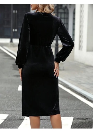 Kadın Uzun Kollu Kruvaze Yaka Yanlardan Büzgü Detaylı Yırtmaçlı Kadife Elbise Siyah