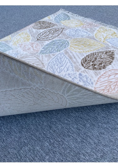 Yaprak Desenli Renkli Halı 150x160 Saçaklı Akrilik Kesme Halı