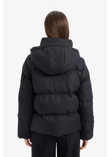 DeFacto Standart Fit Kapüşonlu Fermuarlı Cepli Şişme Mont E9592AX25SPBK27 Siyah