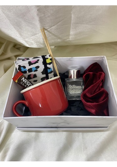 Kırmızı Kupa Kahve Hediye Kutusu Mumlu Hediye Seti Şık Ve Özel Hediye Kadın & Erkek İçin Özel Kutulu Hediye -